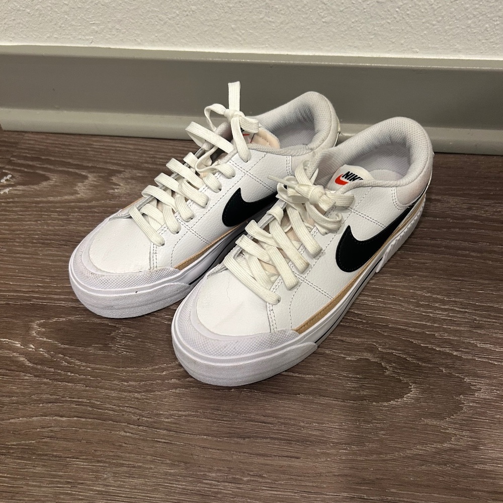 Nike court legacy lift